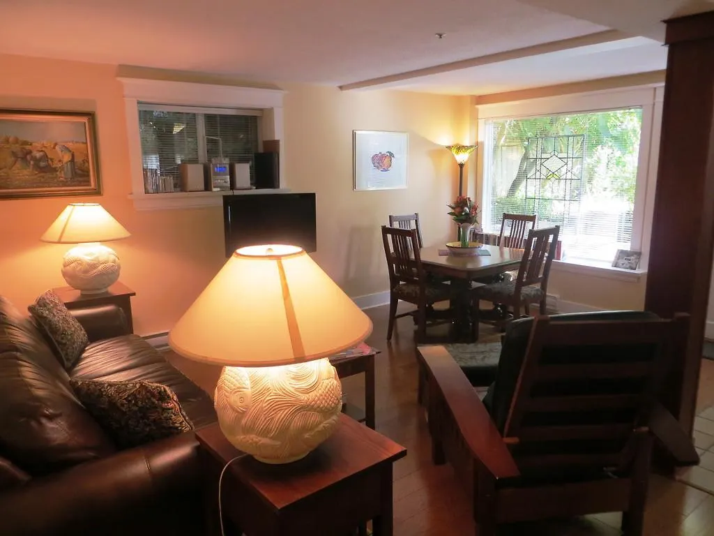 A Suite @ Kitsilano Cottage Vancouver Canada